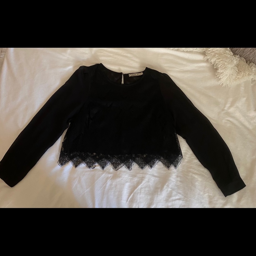 Long Sleeved Cropped Chiffon/Lace Top